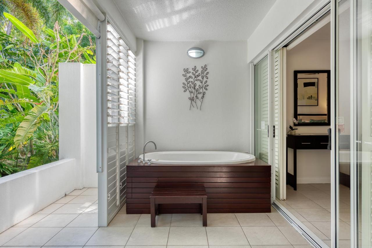 The Beach Club Premium Private Apartments Palm Cove Exterior foto